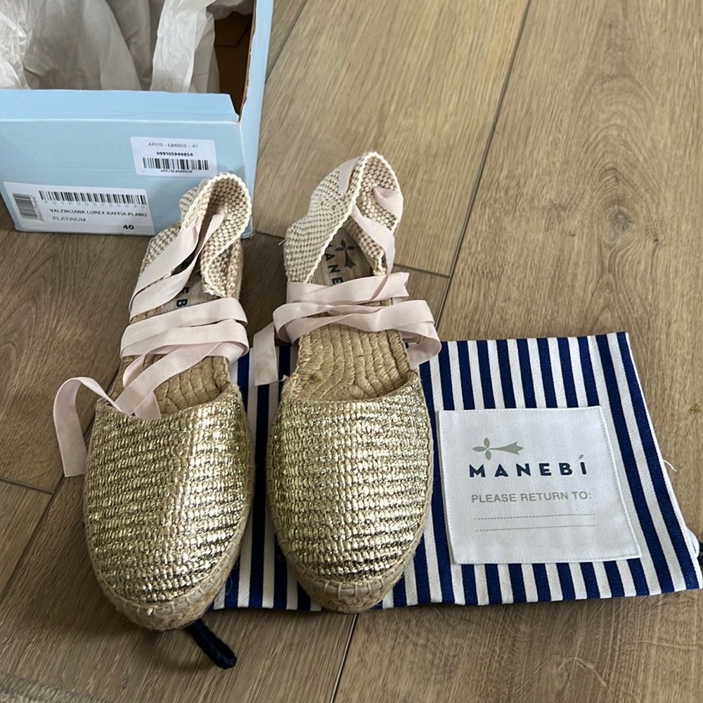 NIB Manebí Valenciana Raffia Platinum Size 9.5 (40)